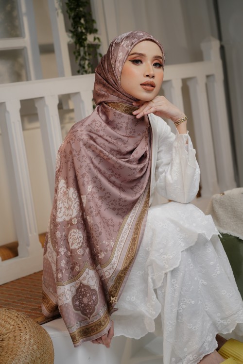 DE MUMTAZ QASYDA ROSEBROWN