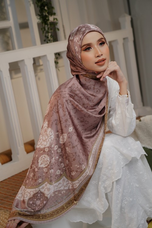 DE MUMTAZ QASYDA ROSEBROWN