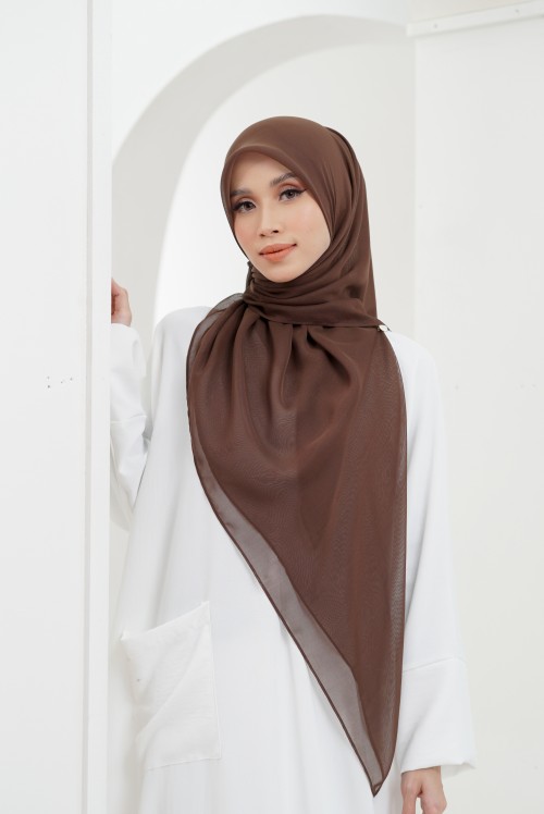 SURI BRUNETTE BROWN