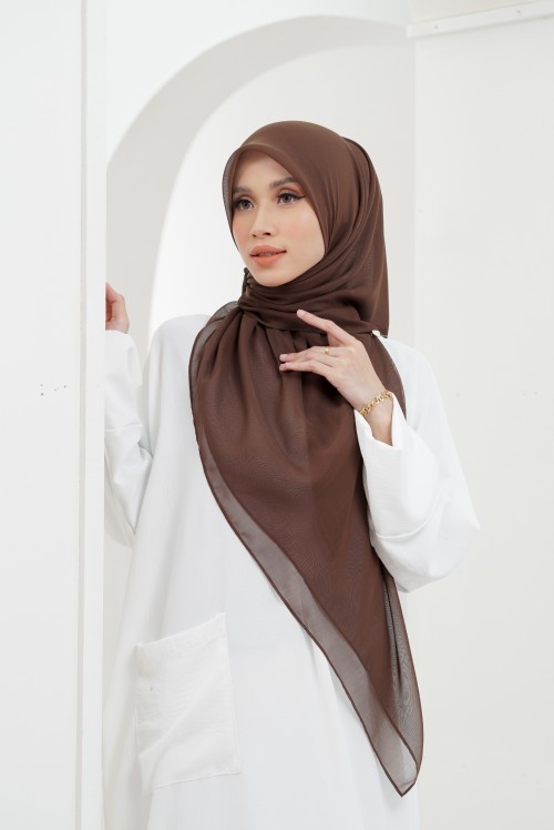 SURI BRUNETTE BROWN