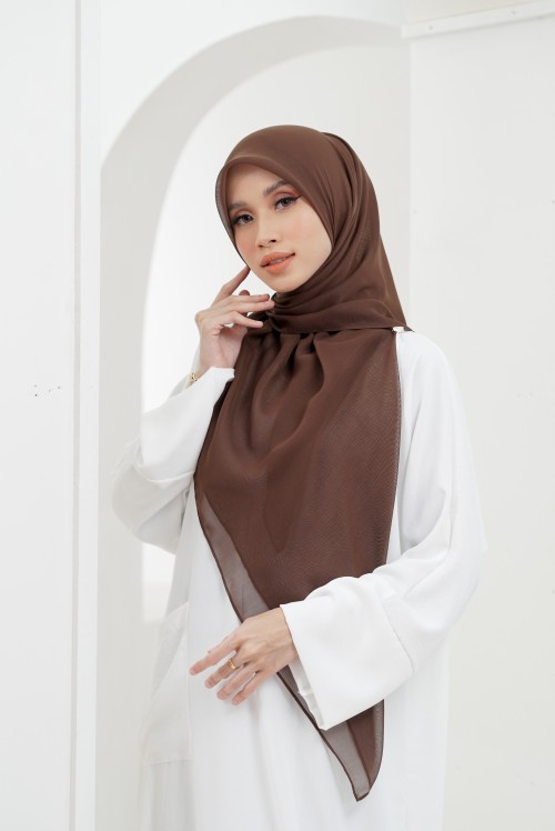 SURI BRUNETTE BROWN