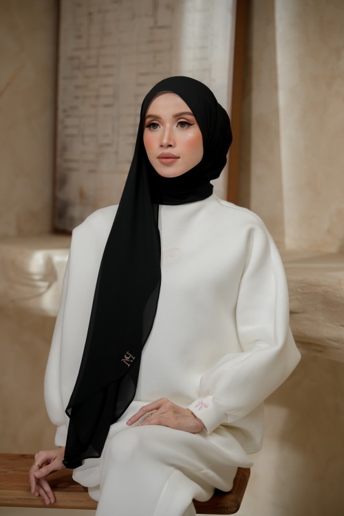 NAURA BLACK