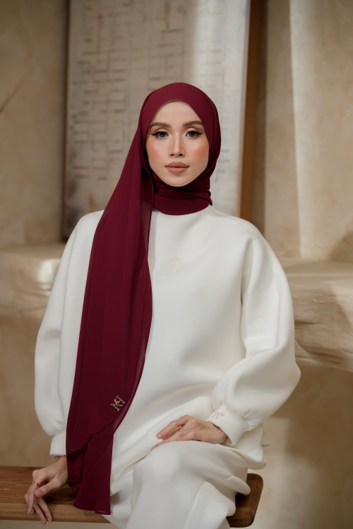 NAURA MAROON