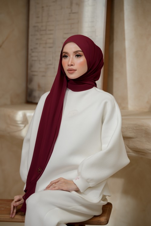 NAURA MAROON