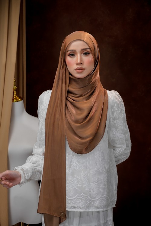 NOURA GOLDEN BROWN
