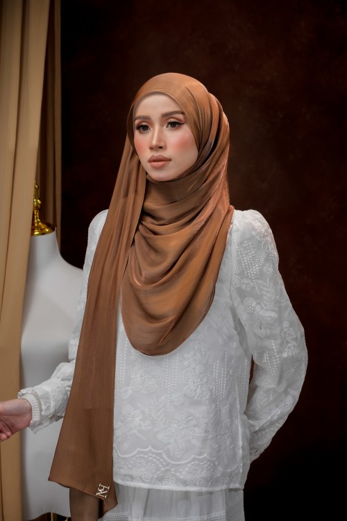 NOURA GOLDEN BROWN