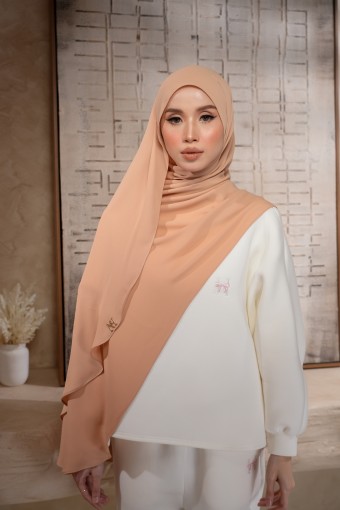 LAURA NAKED BROWN