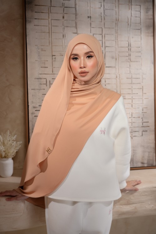 LAURA NAKED BROWN
