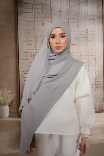 LAURA MATTE GREY