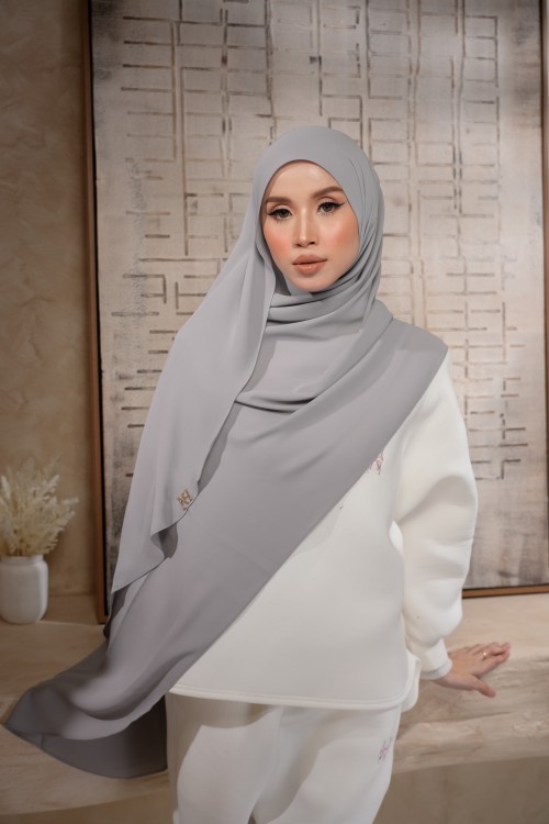 LAURA MATTE GREY