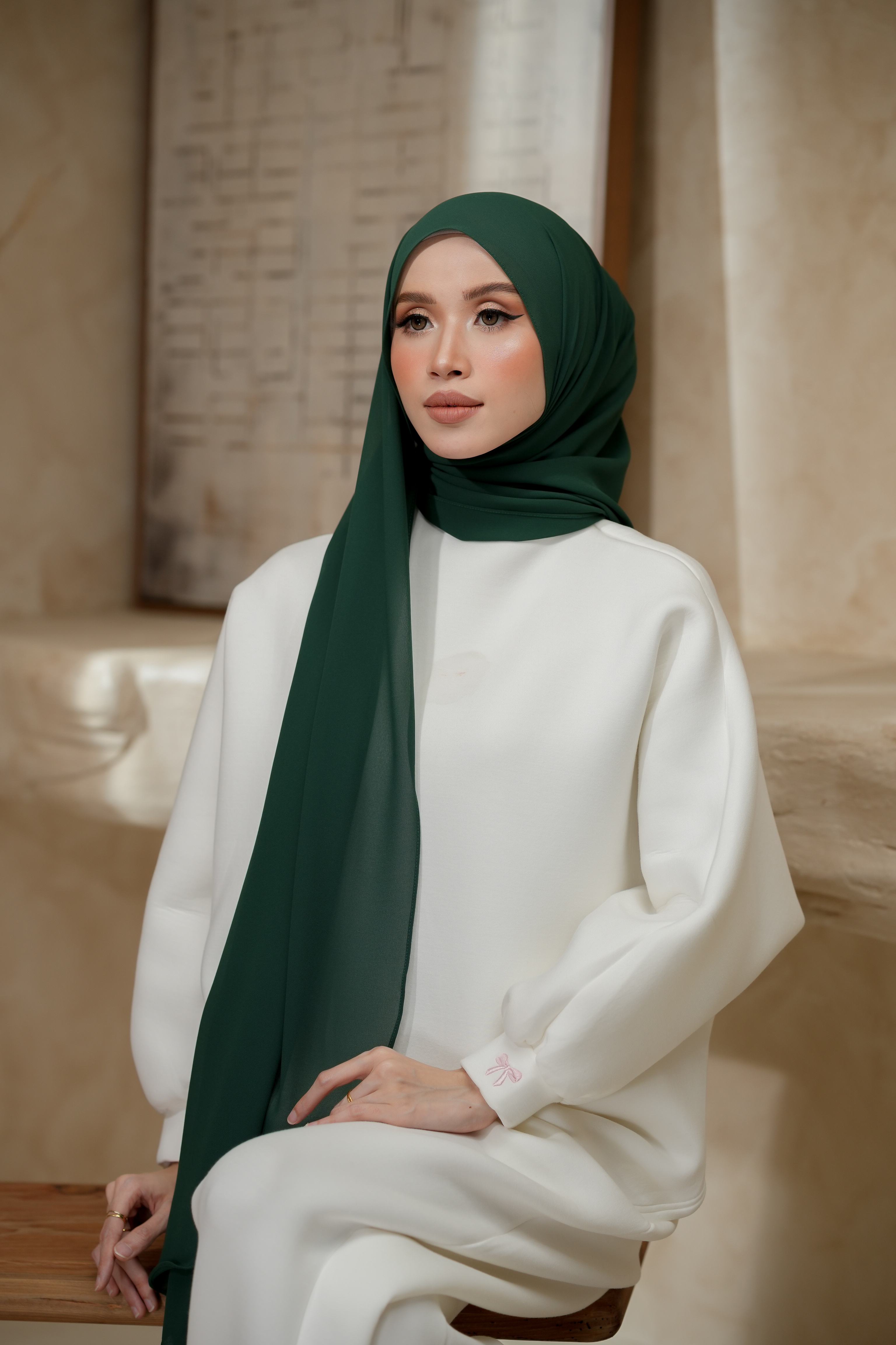 Nenahijabs | Best Quality | Affordable Price | Hijab Online | Online Shop | Shawl Collection Naura Curve Shawl NAURA EMERALD GREEN Nenahijabs | Best Quality | Affordable Price | Hijab Online | Online Shop | Shawl Collection Naura Curve Shawl NAURA EMERALD GREEN